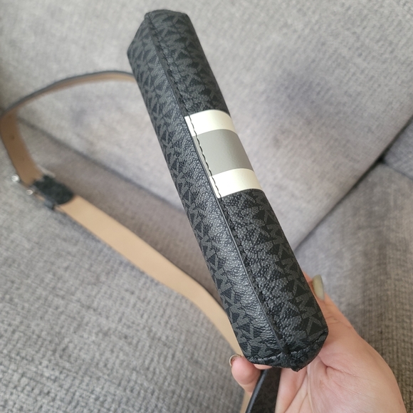 Michael Kors Black Stripe Belt Bag L/XL - Picture 7 of 8